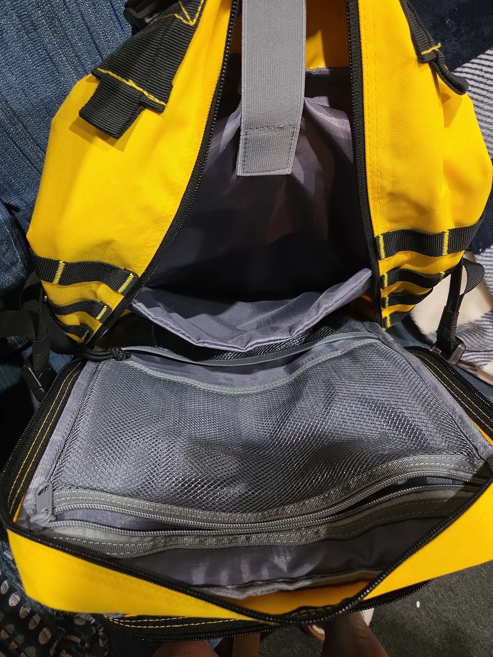 45L Tellow Tactical Backpack/Hiking Durable Utility Bag 3 Unique Patches Excelle
